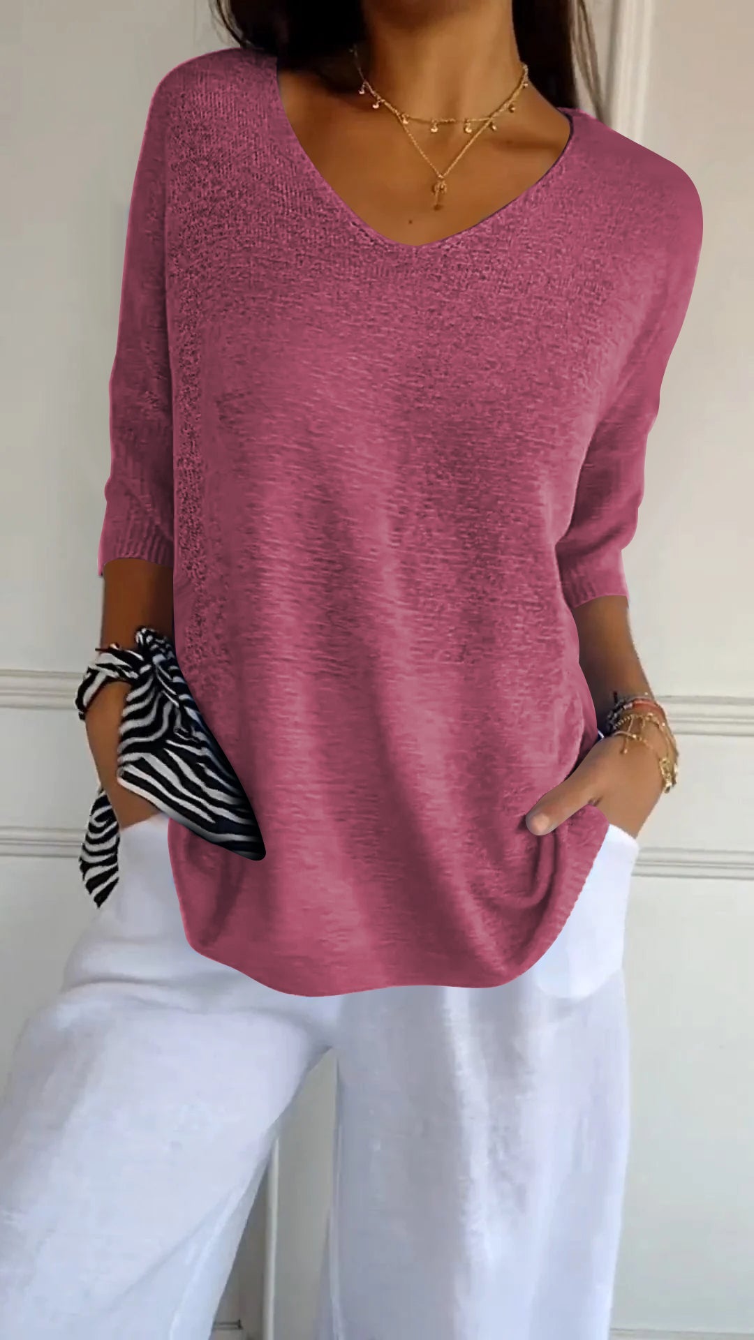 Plain knitted top with V-neck