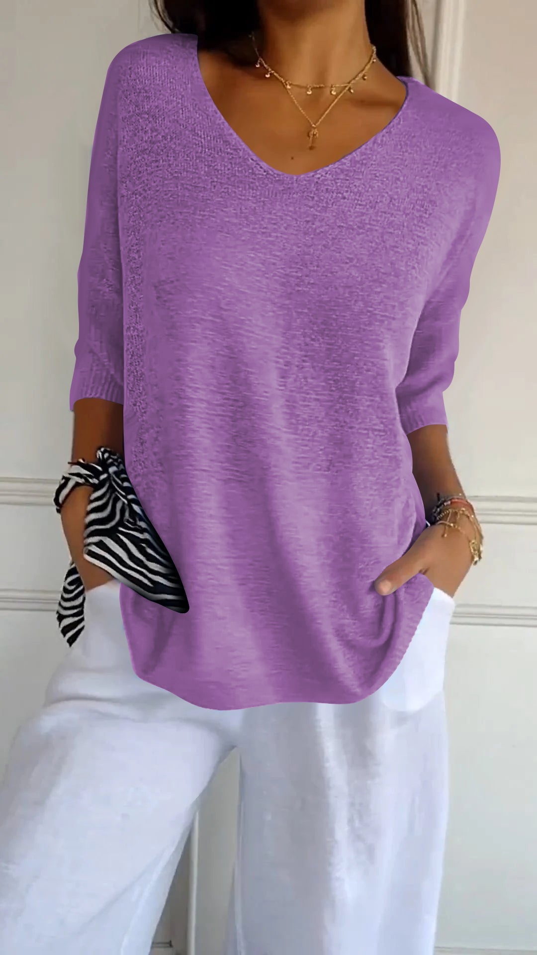 Plain knitted top with V-neck