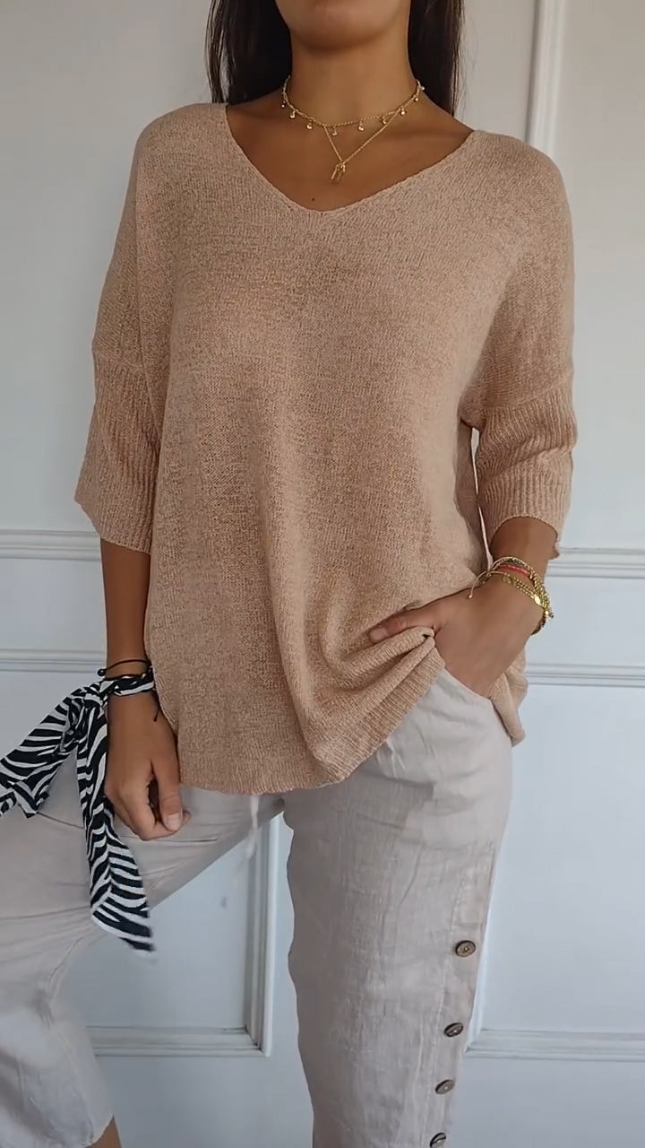 Plain knitted top with V-neck