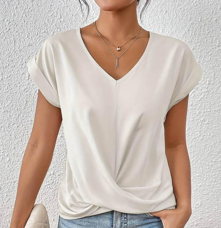 Lela | The perfect v-neck top