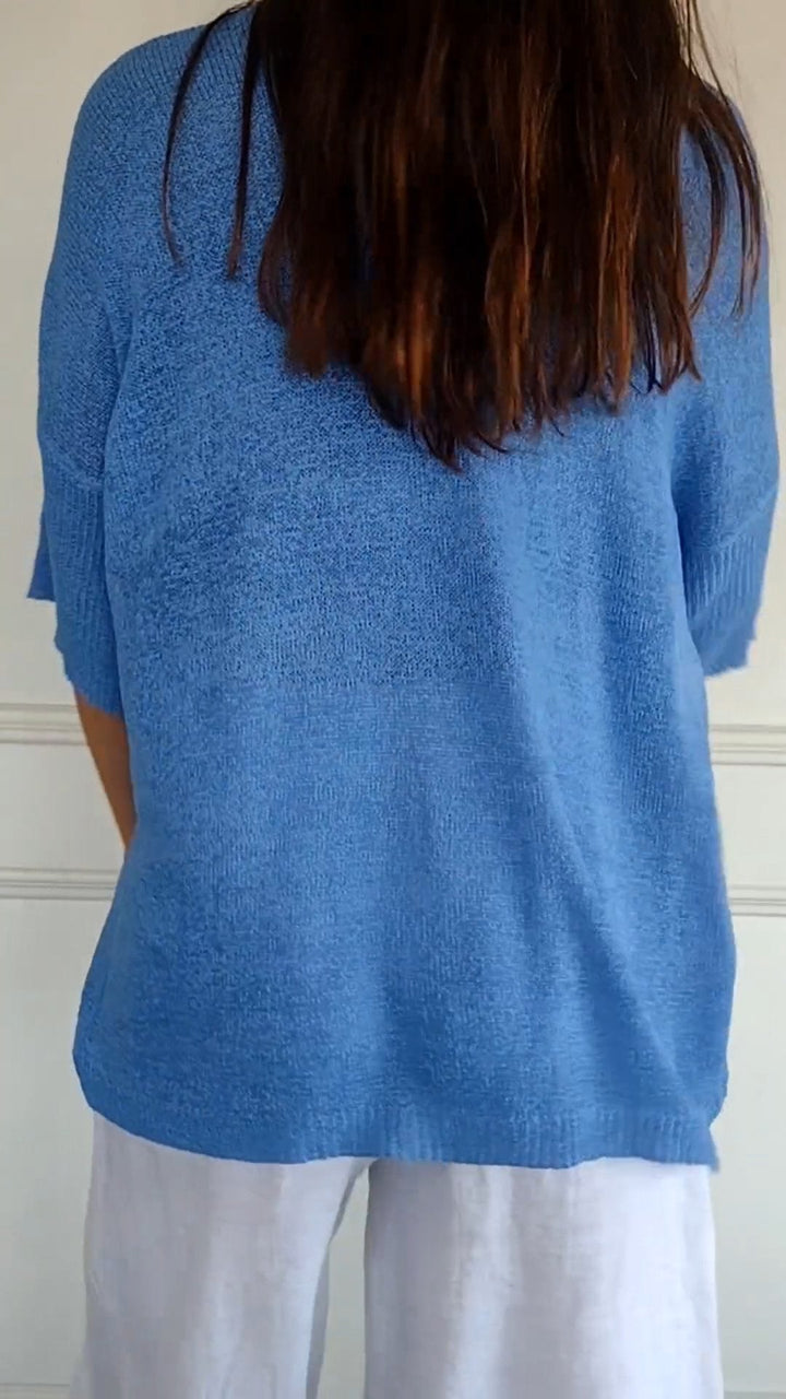 Plain knitted top with V-neck