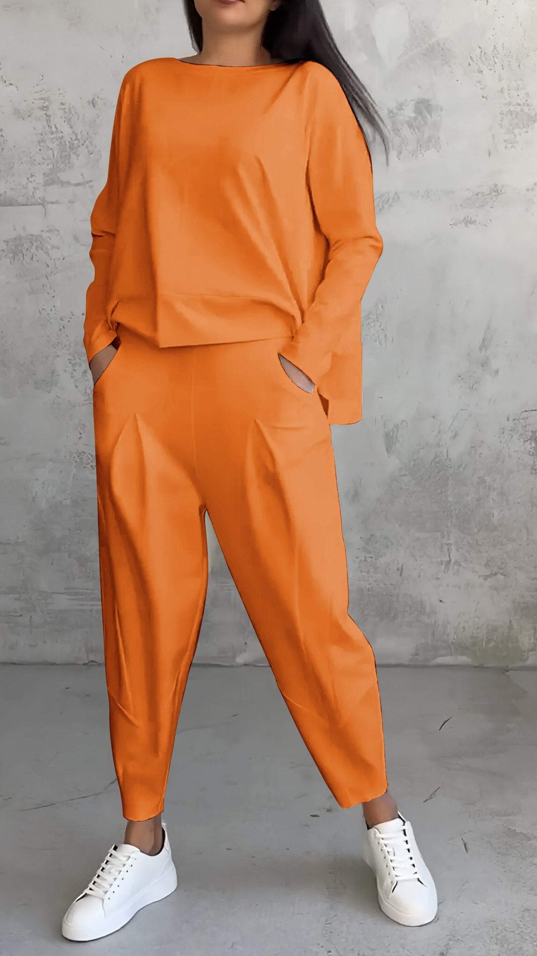 Jordyn - Two-piece leisure suit with a crew neck and long sleeves