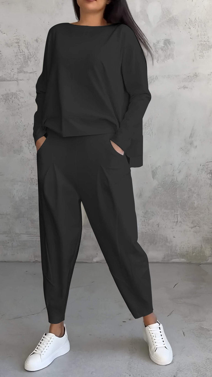 Jordyn - Two-piece leisure suit with a crew neck and long sleeves