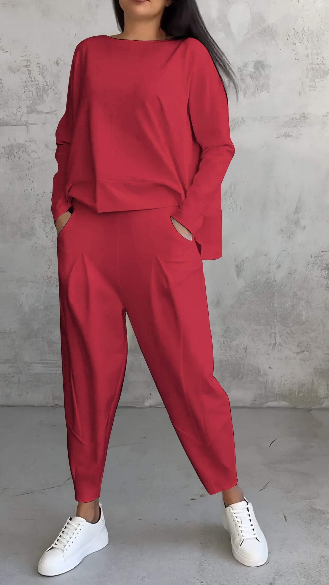 Jordyn - Two-piece leisure suit with a crew neck and long sleeves