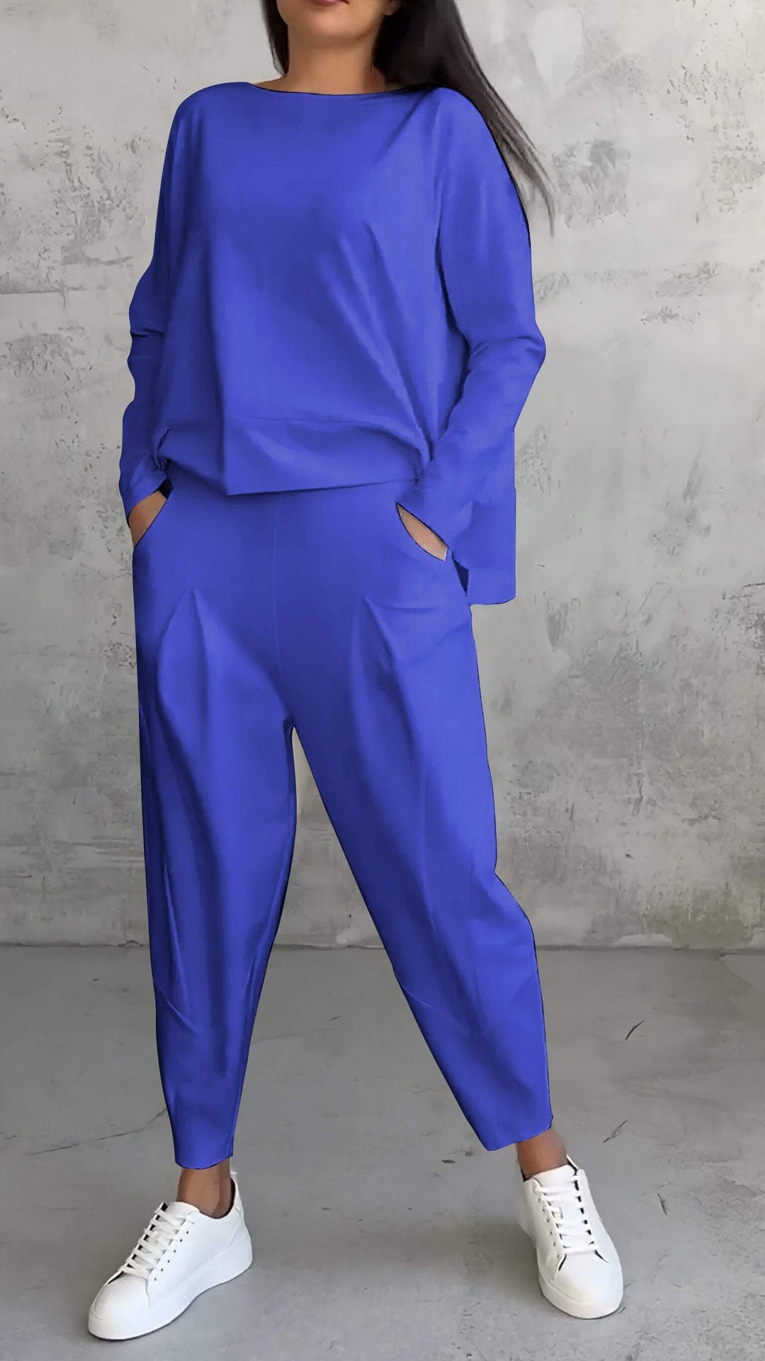 Jordyn - Two-piece leisure suit with a crew neck and long sleeves