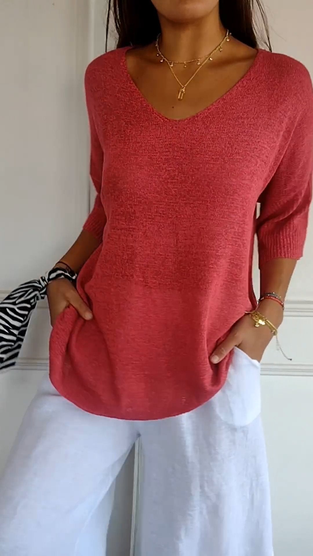 Plain knitted top with V-neck